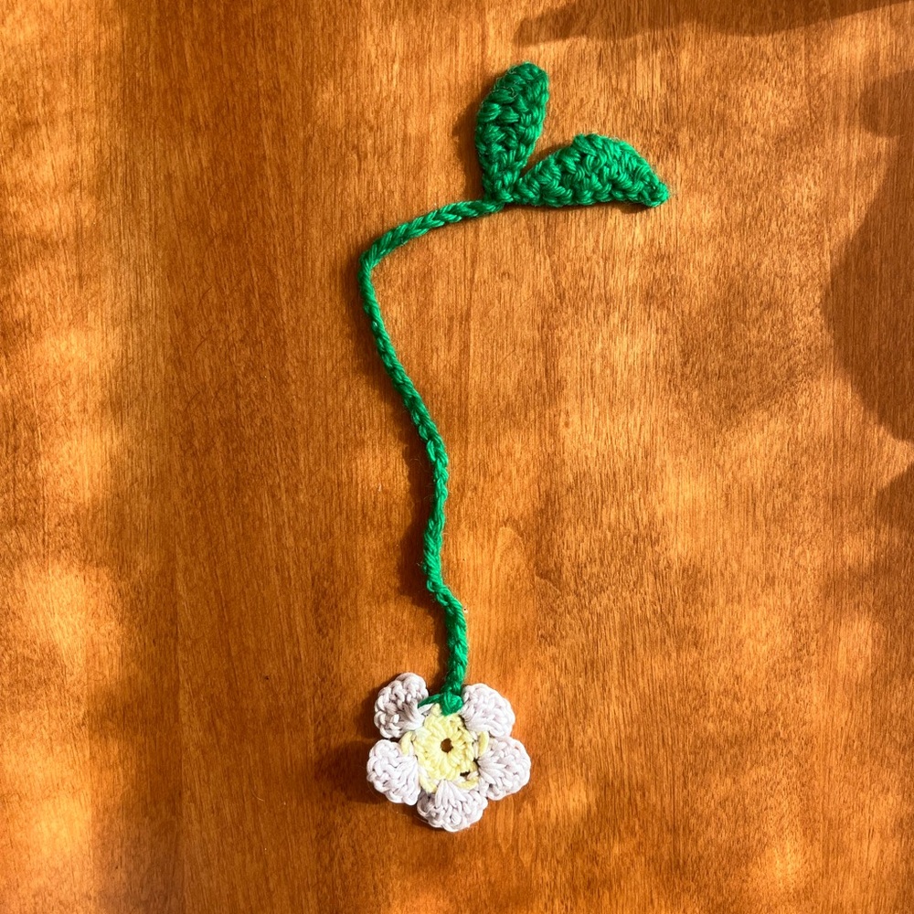 Crochet flower bookmark